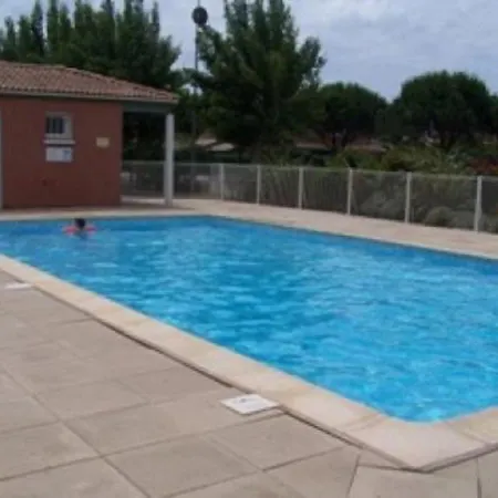 Villa Pavillon Familial Dans Une Avec Piscine Proche Plage *