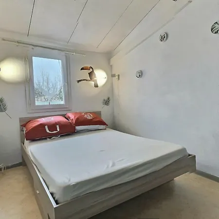 Pavillon Familial Dans Une Avec Piscine Proche Plage