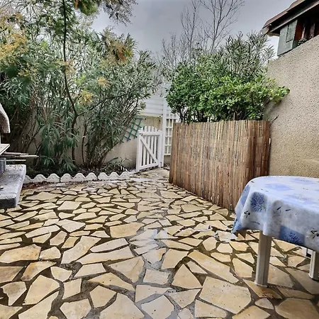 Pavillon Familial Dans Une Avec Piscine Proche Plage Villa